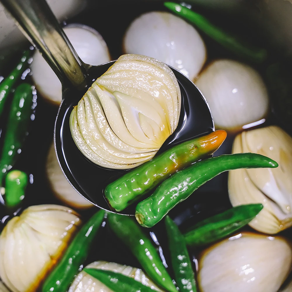 مخللات يوري الكورية المصنوعة يدويًا (بصل + فلفل شيونغيانغ الحار) 1 كجم