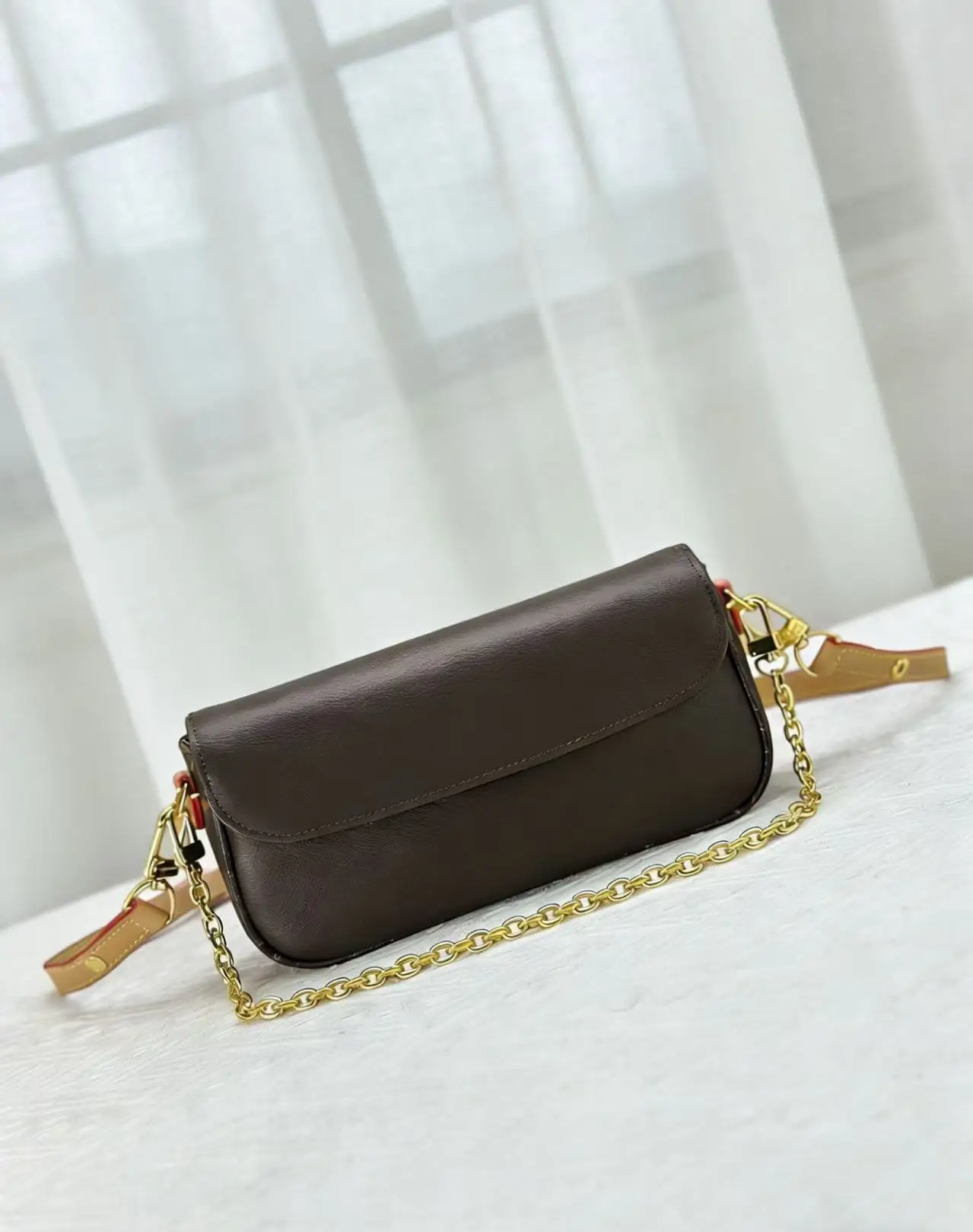 

2025 New Fashion Brown Versatile Canvas Shoulder Bag/Crossbody Bag for Women (No Box，Size: 23-12-4cm) N7