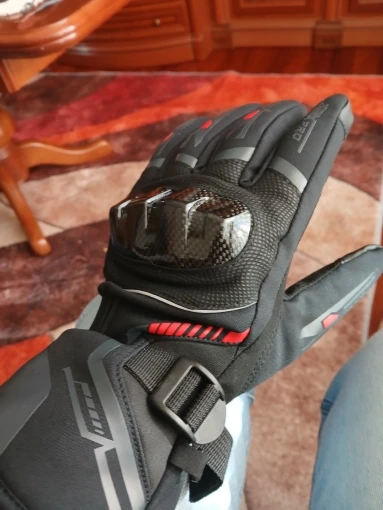 Winter Thermal Motorcycle Gloves Men Women Waterproof Motocross Biker Gloves Outdoor Sports Riding Carbon Fiber Protective Glove photo review