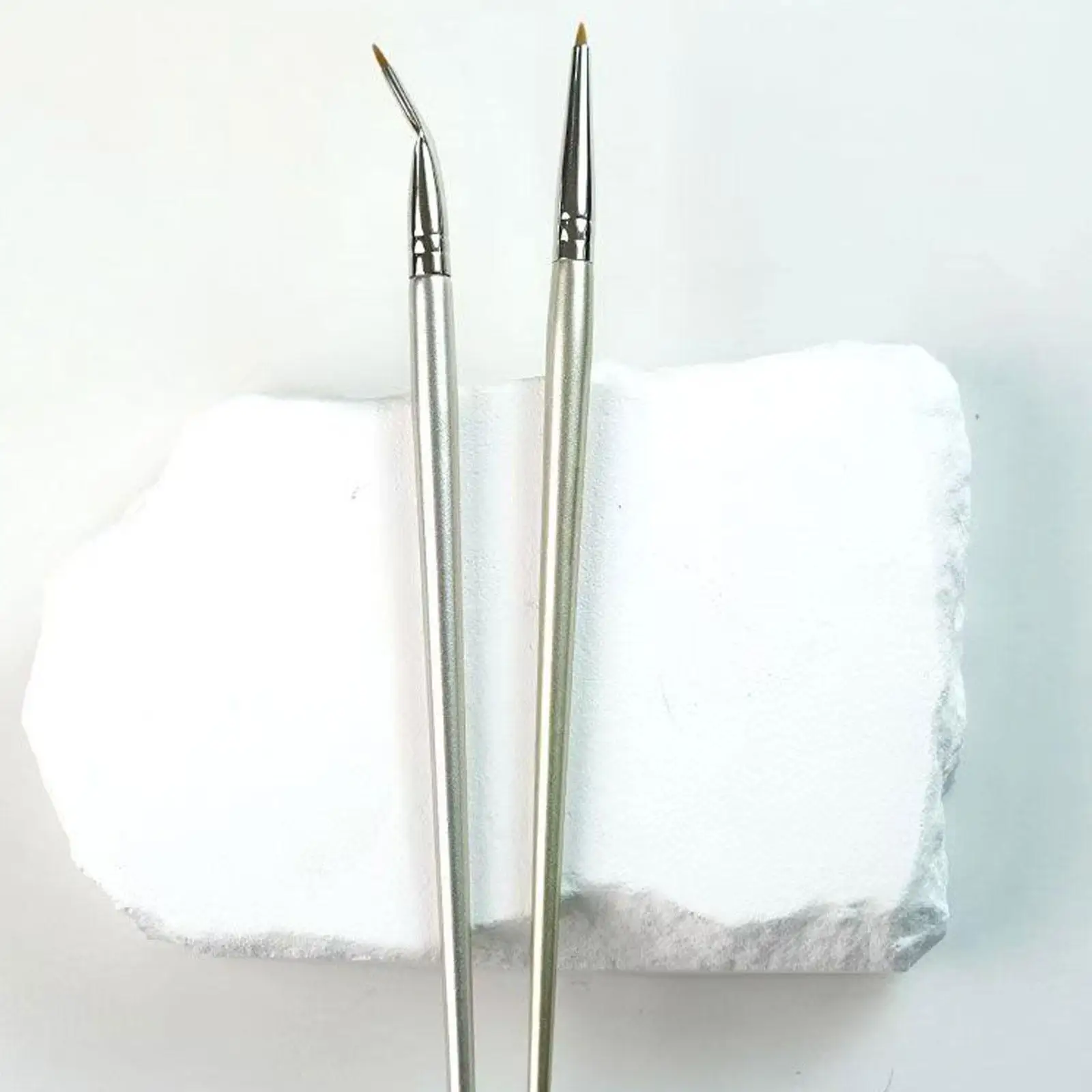 アイライナーブラシポータブルメイクブラシメイクアップアーティスト初心者プロフェッショナル斜め細かい角度アイライナーブラシメイクアップツール