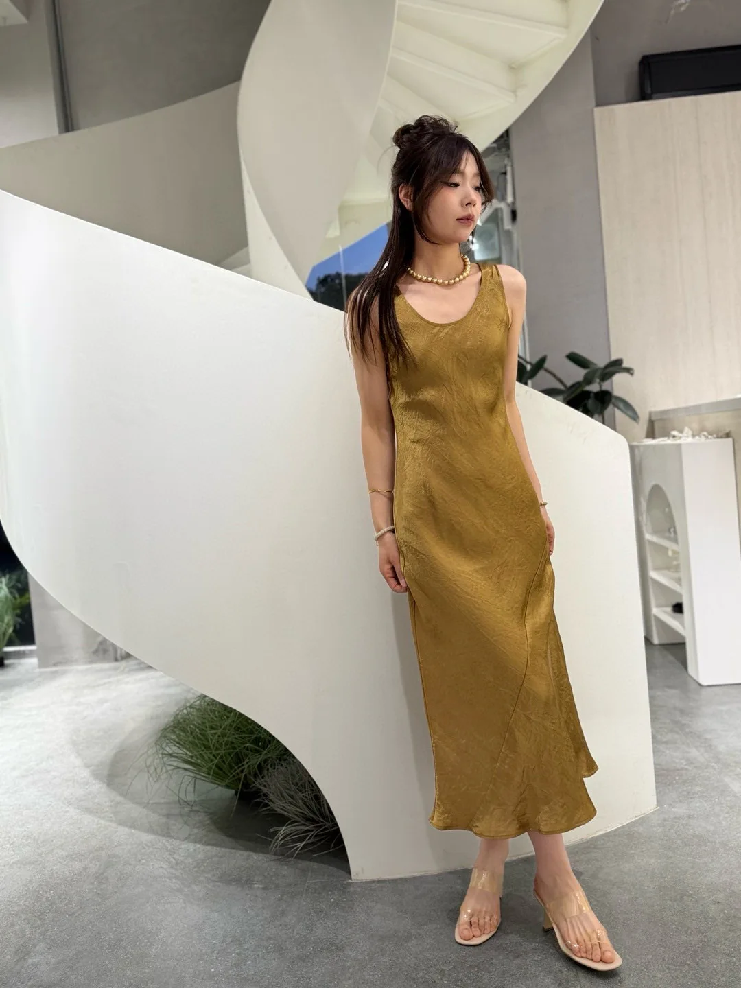 Summer women's basic sleeveless midi dress