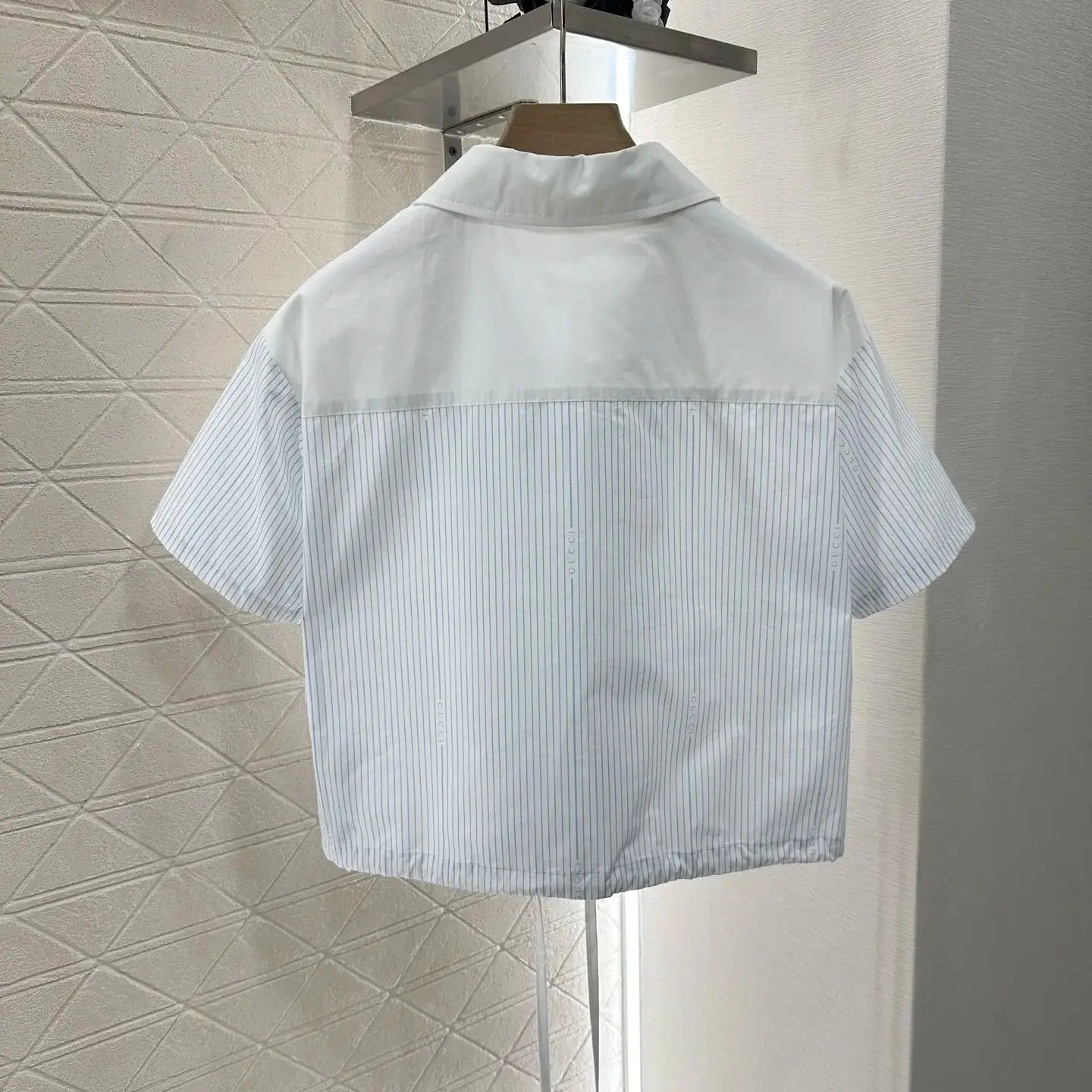 

2025 New Products on the Shelves Striped Short Sleeved Shirt Collar Plain Collision Two Color Stripes Distributed Vertically