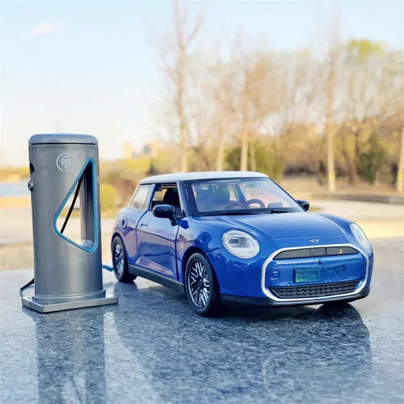 Modèle de voiture en alliage Mini Cooper pour enfants, métal moulé sous pression, véhicules à énergie nouvelle, collection de simulation sonore et lumineuse, cadeau jouet, 1/28