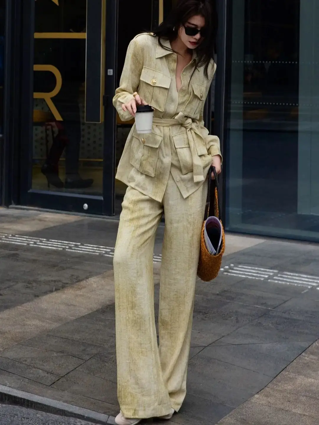 

Women's minimalist style basic silhouette linen trouser suit