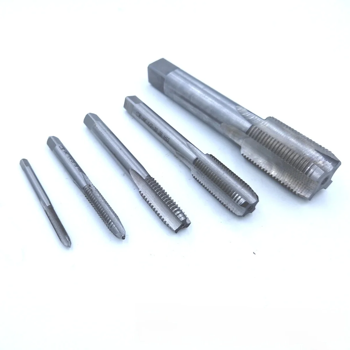 M30 M31 M32 x 1mm 1.25mm 1.5mm 2mm 2.5mm 3mm 3.5mm Metryczne narzędzia do gwintowania HSS z gwintem prawoskrętnym * 1 1.25 1.5 2 2.5 3 3.5 — zdjęcie 2