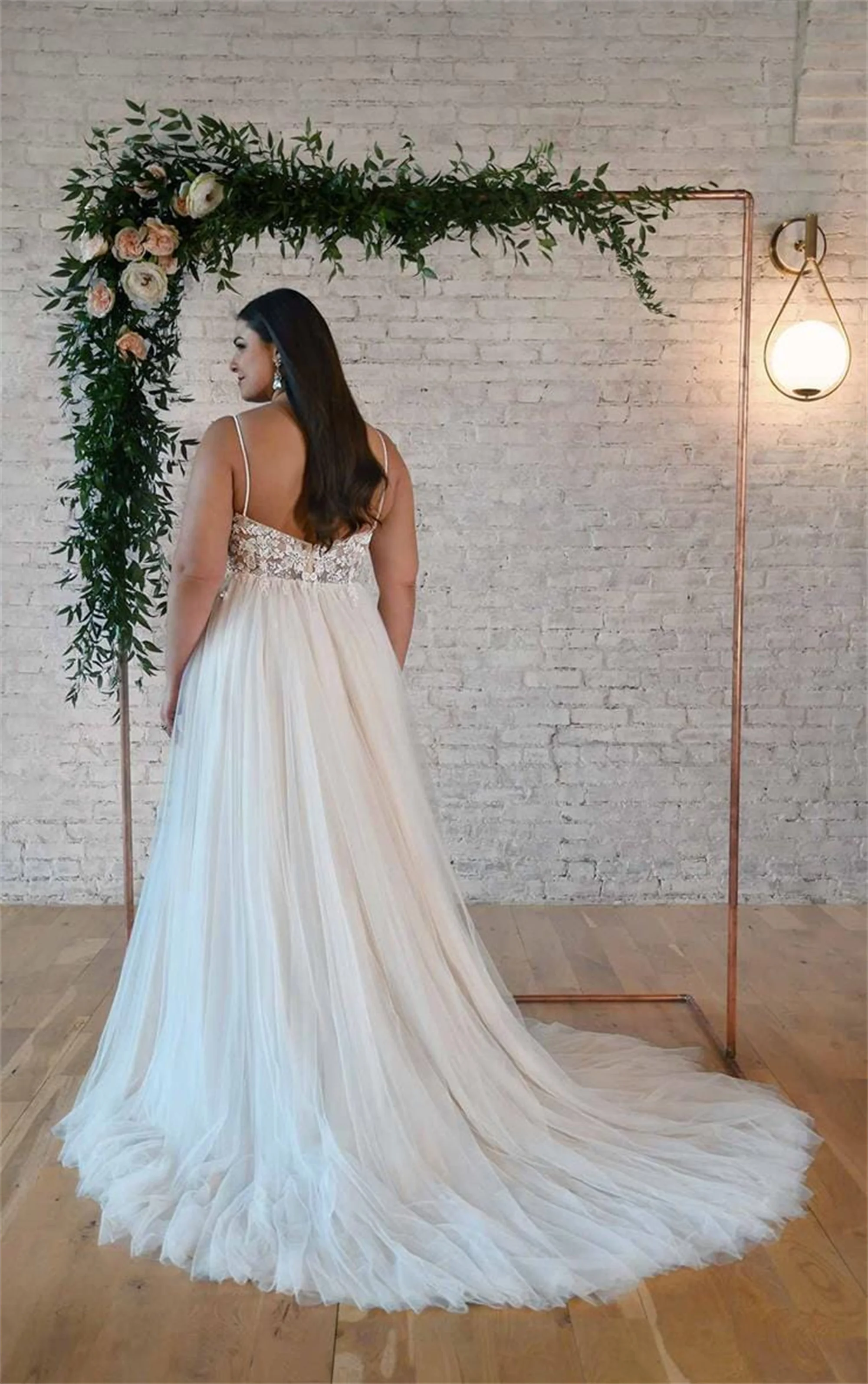 Abiti da sposa taglie forti in pizzo con applicazioni Abito da sposa senza maniche alla moda con strascico Abito da sposa in tulle squisito EVON BRIDA