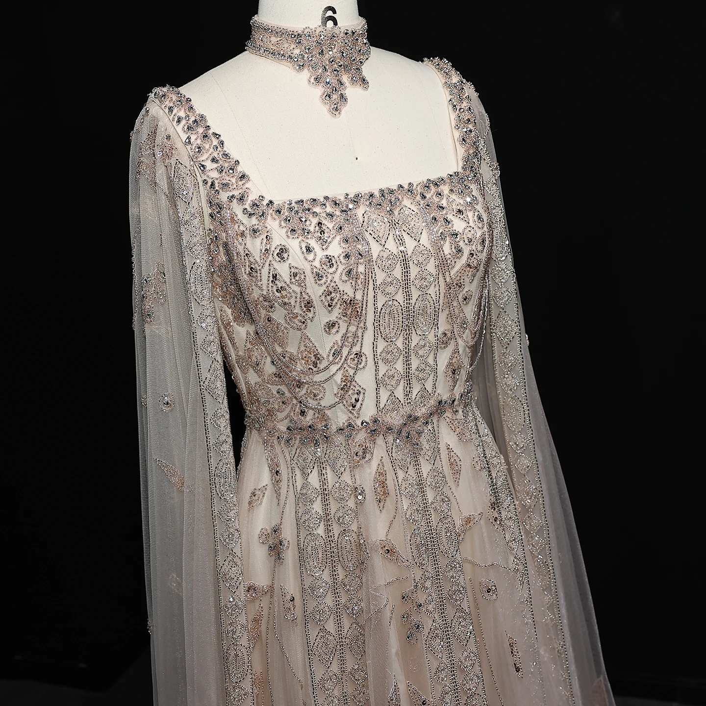 Sharon Said Elegantes Dubai Nude Arabisches Abendkleid mit Cape-Ärmeln Choker Weinrot Hochzeitsfeierkleider SS543 Maßanfertigung – Detail 14