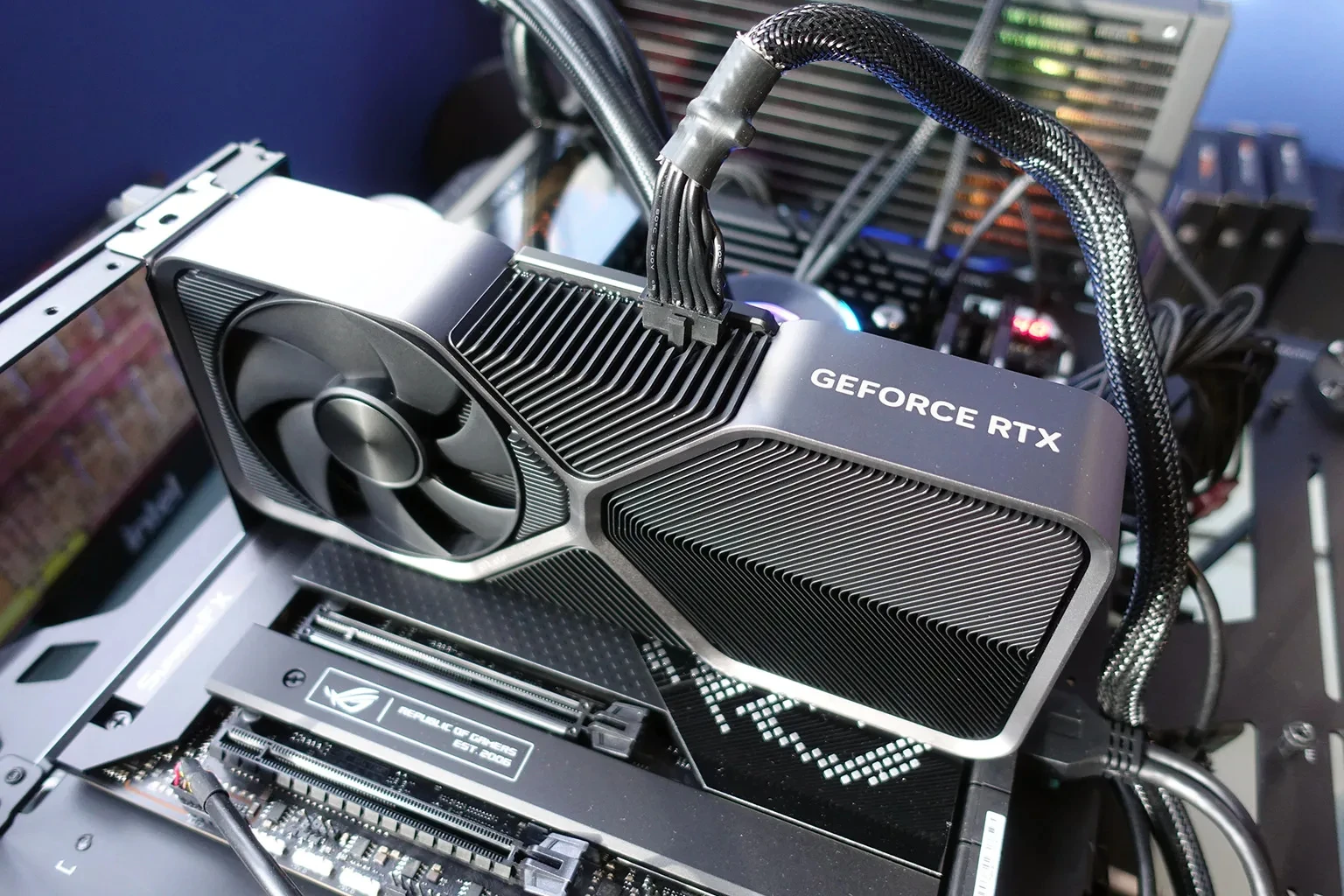 بطاقة رسومات NVIDIA GeForce RTX 4070 Founders Edition سعة 12 جيجابايت 2024 مستعملة #2