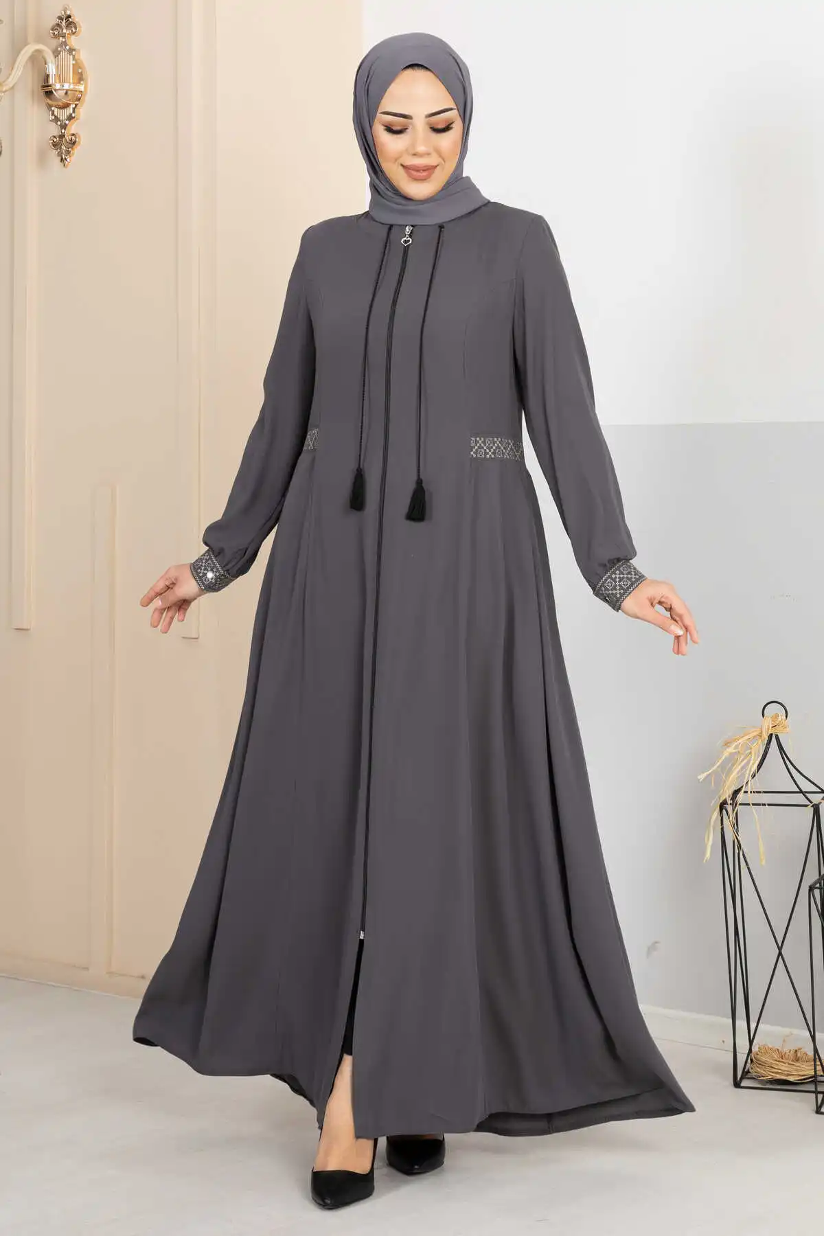 Women Long Sleeve Abaya Muslim female dress Side Pleated Embroidered Hijab Maxi Kaftan Female Dress Zippered Abaya Turkey Dubai