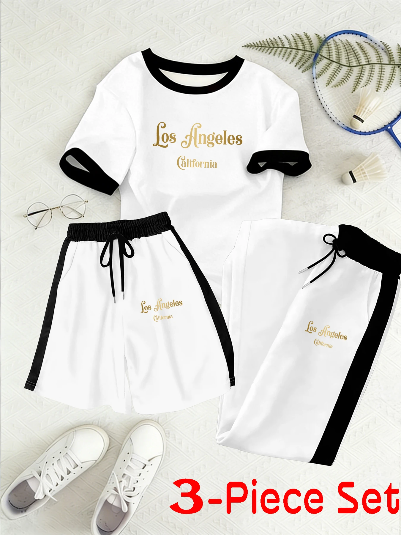 Conjunto de Tres Piezas de Verano Estilo Californiano con Estampado de Letras Doradas y Bordes en Contraste, Traje Deportivo Holgado Informal, Estilo Moderno y Rejuvenecedor