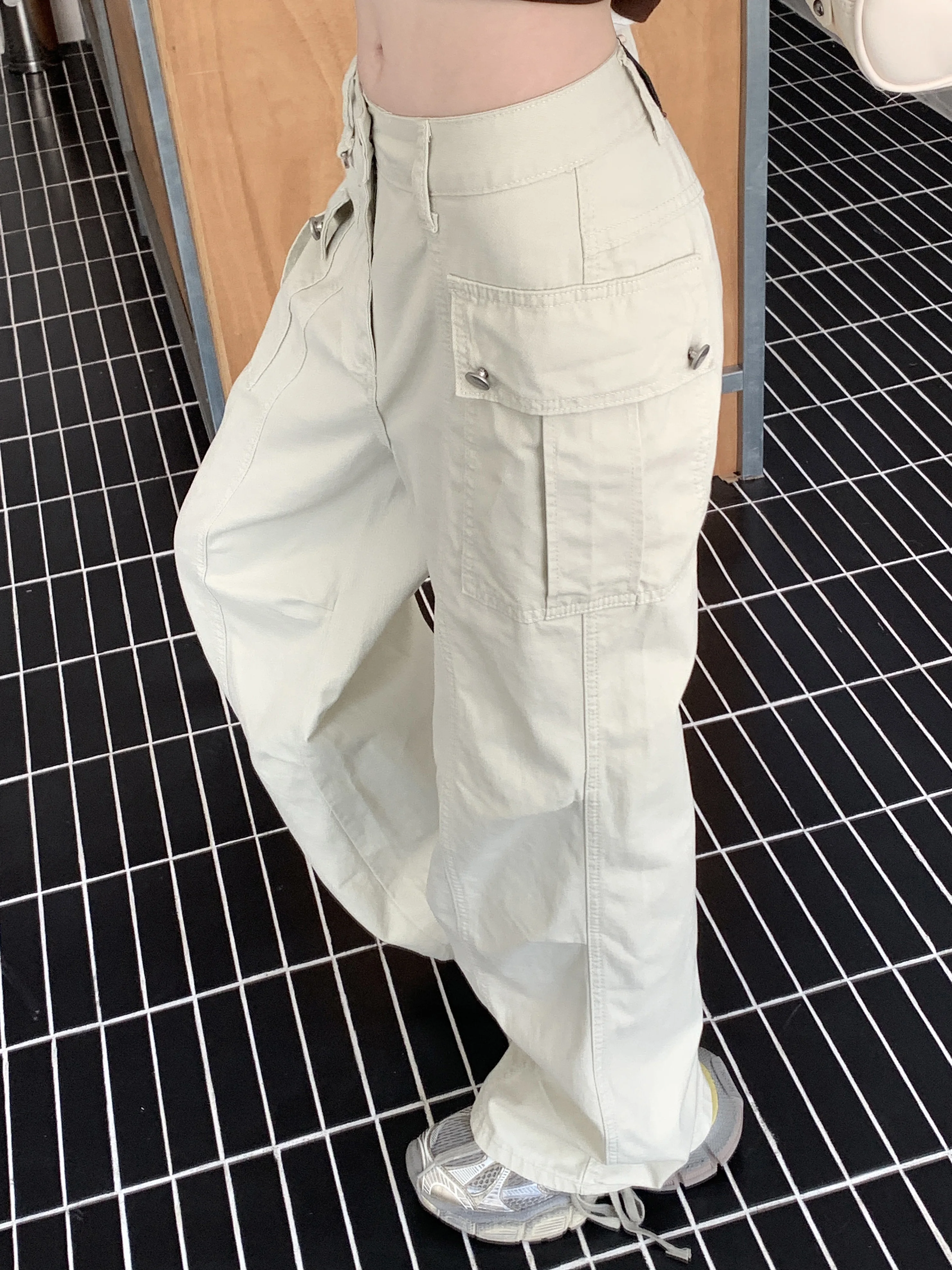 Pantalones multibolsillos con botones de color albaricoque para mujer, moda coreana Harajuku, pantalones de trabajo de calle alta, pantalones rectos sueltos de cintura alta de los años 90