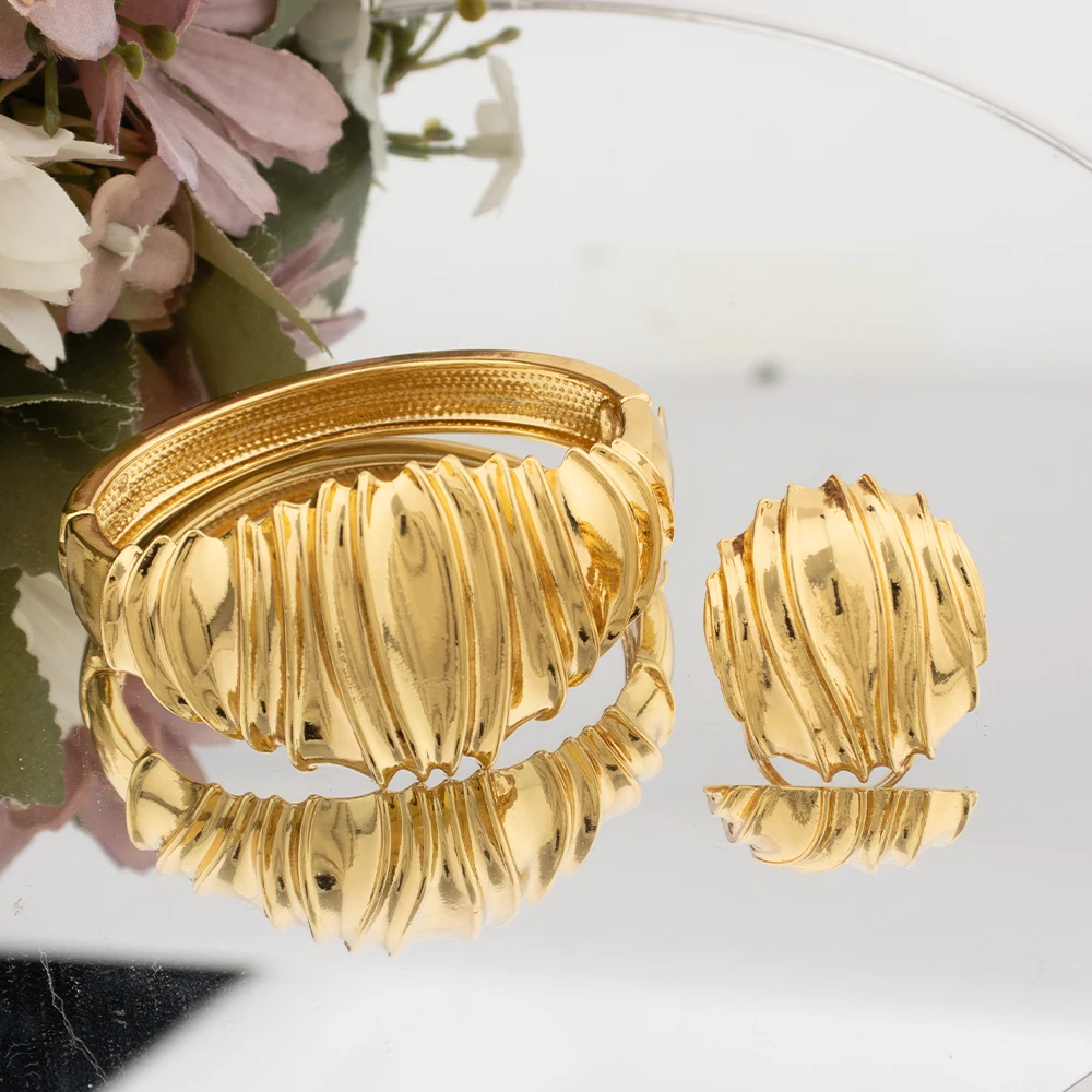 

Dubai Woman Cuff Bracelet Female Bridal Wedding Luxury Designer Gold Color Bracelet Bangles with Ring For Women