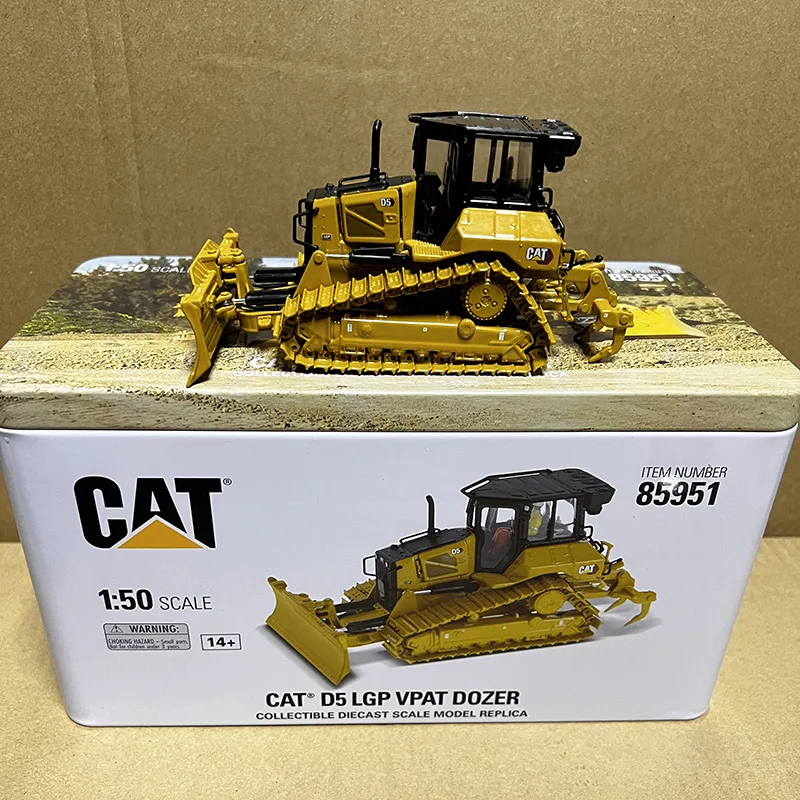 

DM 1:50 Scale CAT D5 LGP Crawler Bulldozer Alloy Engineering Vehicle Forklift Model 85951