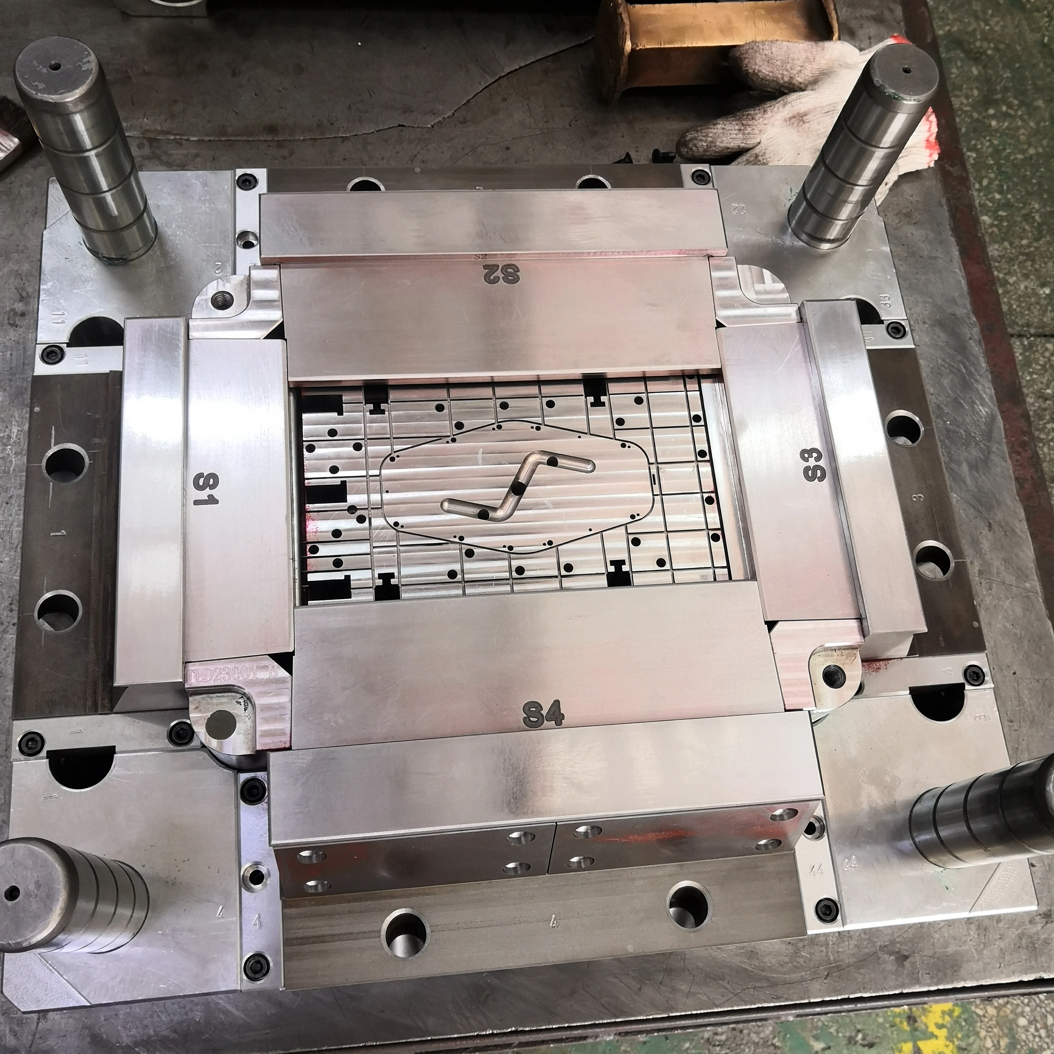 Manufacture A Plastic injection Molded ABS Table