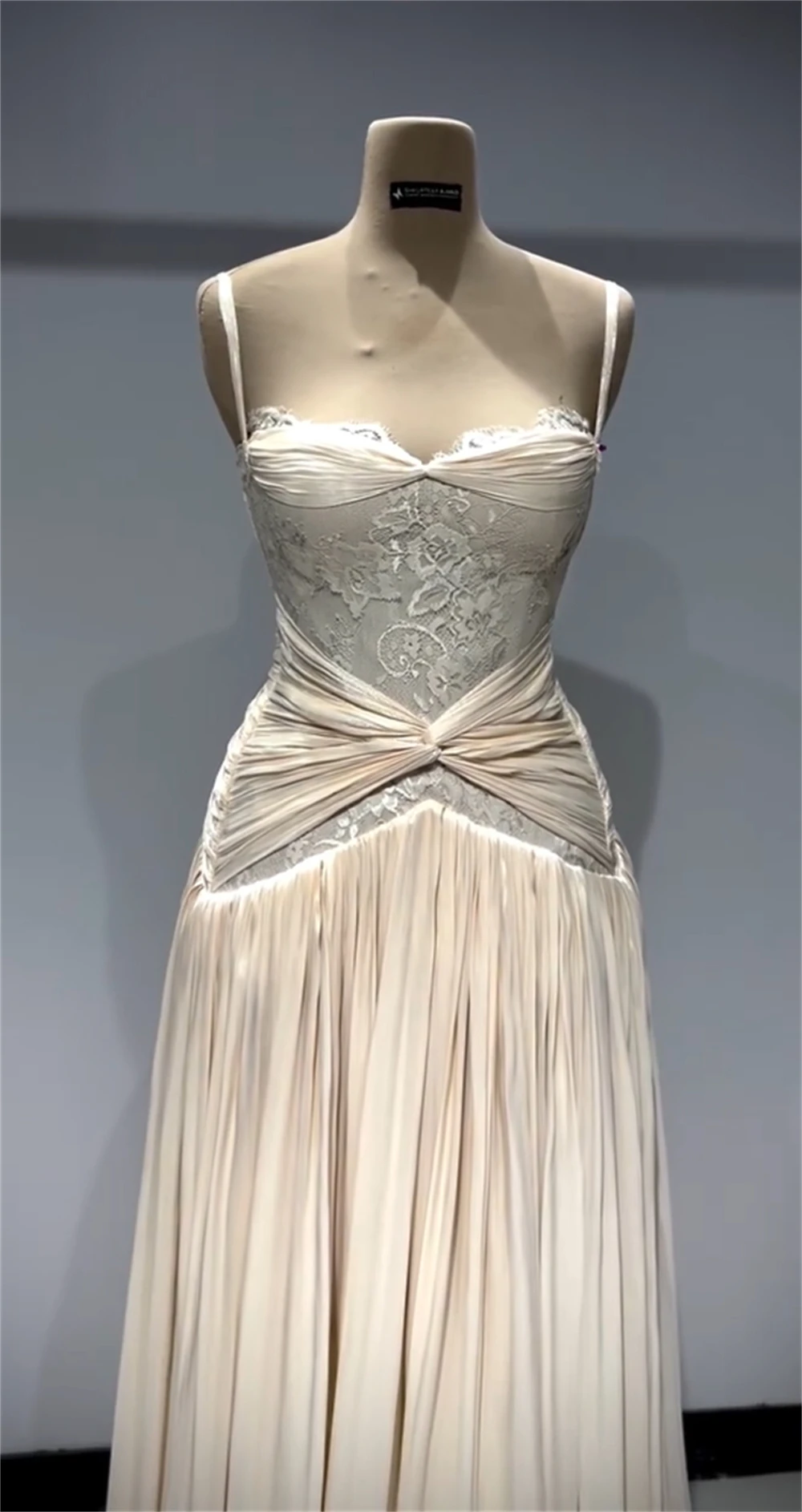 Mila Customized White Pleated A-line Lace Prom Dresses Spaghetti Strap Sleeveless Vestidos De Noche Floor-Length Formal Evening