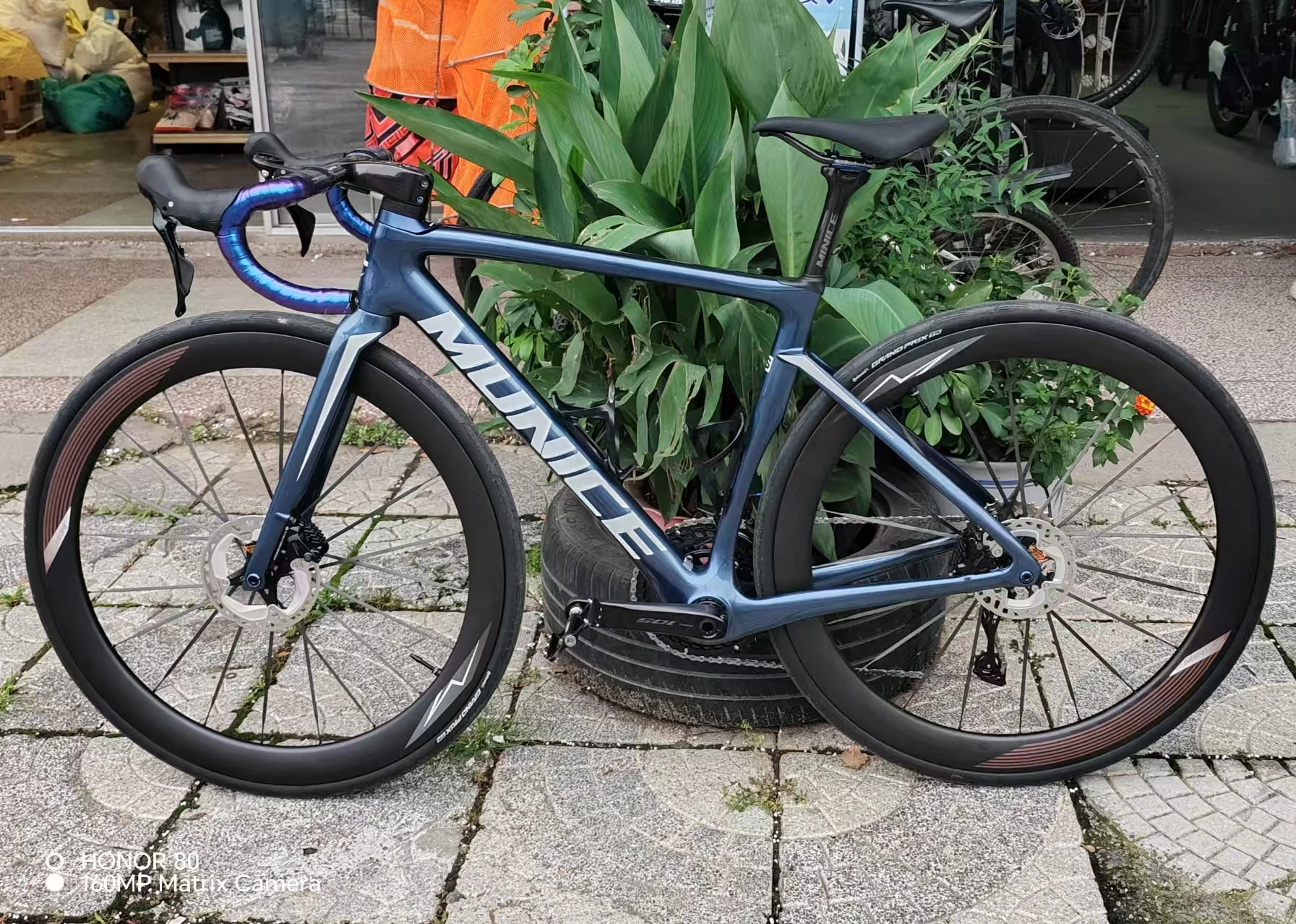 Munice R2 Carbonfaser-Rennradrahmen Versand aus Spanien Ultraleichter Allround-Carbon-Rennradrahmen Aerodynamischer EPS-geformter Carbonrahmen Scheibenbremse Max. 700*32C AERO T47 Fahrradrahmen Vollständig interne Kabelführung Lenker DI2 Mechanisch 2 Jahre Garantie – Detail 38