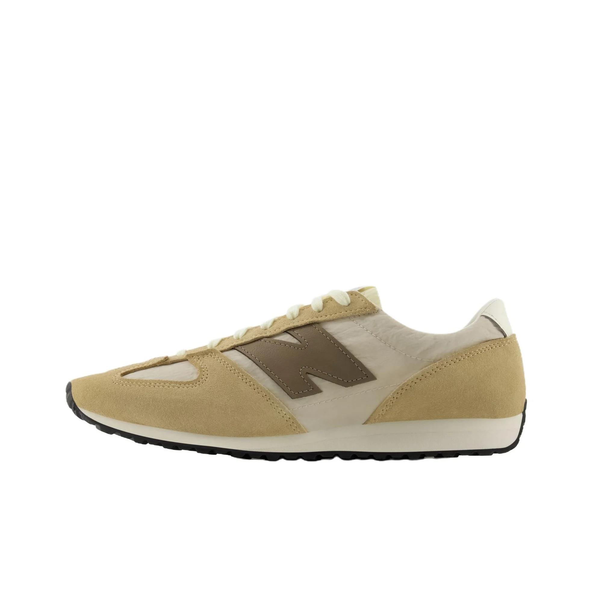 

New Balance NB 471 – универсальные, удобные, низкие кроссовки для мужчин и женщин, коричневого цвета.