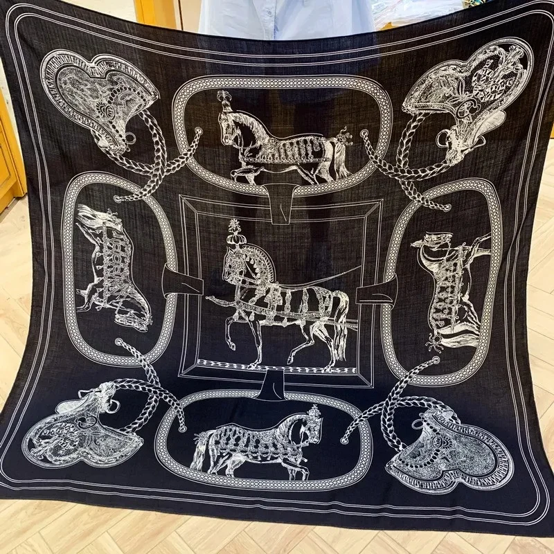 Écharpe en laine de soie imprimé cheval noir, châle doux et chaud pour l'hiver, étole de tête, Bandana pour femmes, 135cm