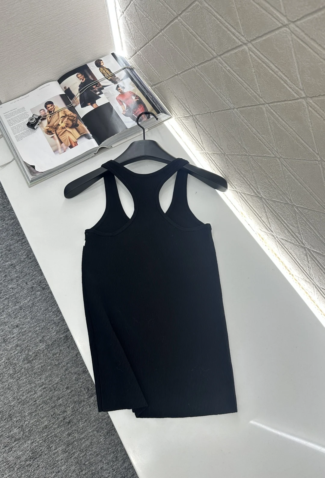 

2025 Summer Women's New Style Round-neck Slim-Fitting Knitted Backless Top, Simple And Comfortable