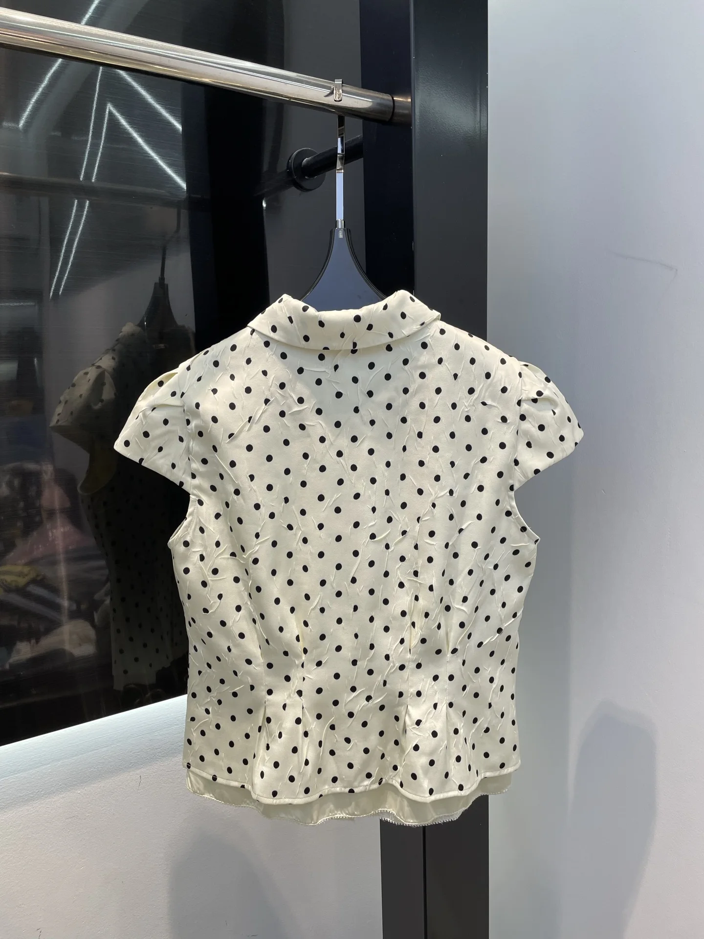 

High Quality Spring and Summer Women's Dot Set Fashion Lapel Buttons Blouse Slim Casual Skirt JQ001