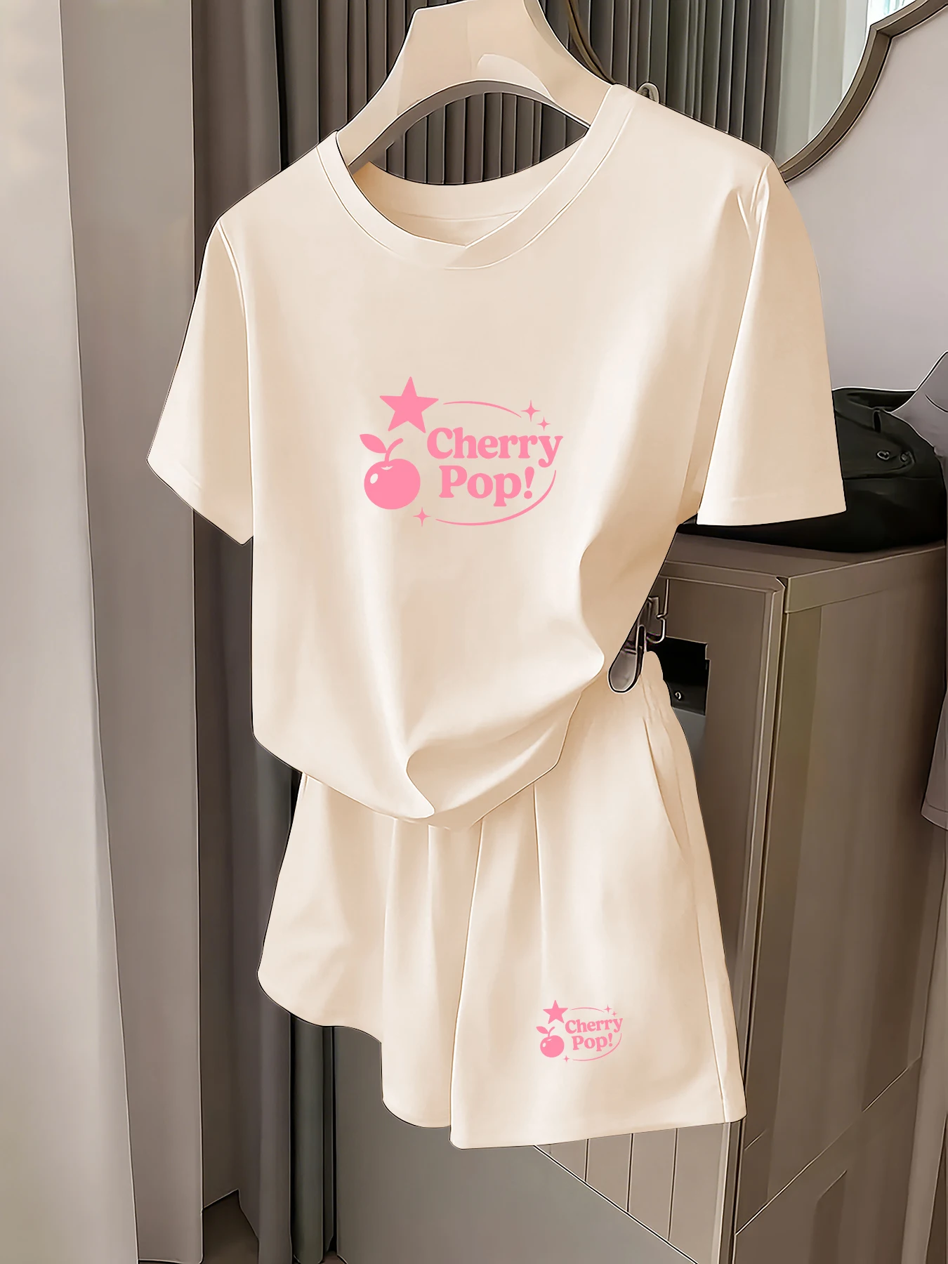 

Summer Casual Sports Suit Cherry Pop! Cherry Star Print Short-Sleeved Shirt + Shorts, Energetic Girly Style Casual Two-Piece Set