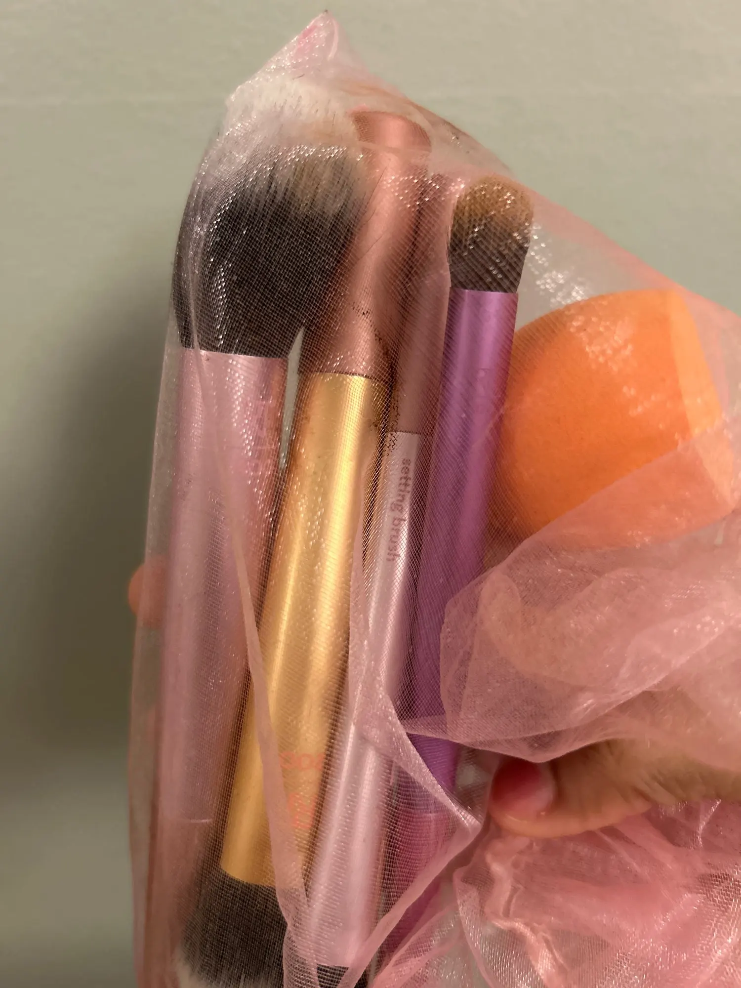 2025 Real Techniques 6 Piece Everyday Essentials Makeup Brush Set Sponges Blush Bronzer Contour Eyeshadow Powder Travel Gift Set photo review
