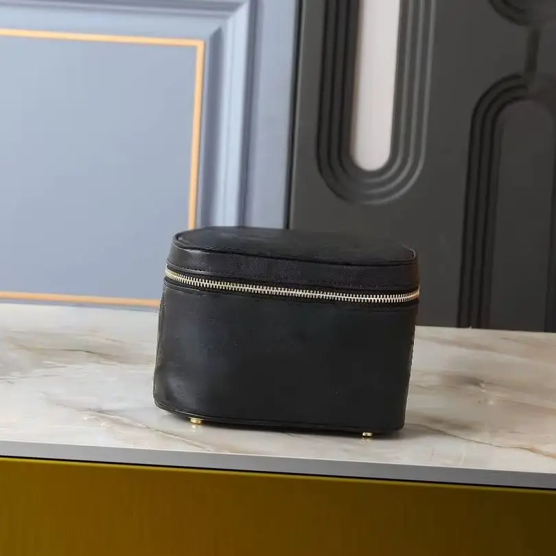 

2026 Новая женская сумка-мешок, сумка через плечо, сумка, в четыре цветах, черный 19 × 13 × 11 см