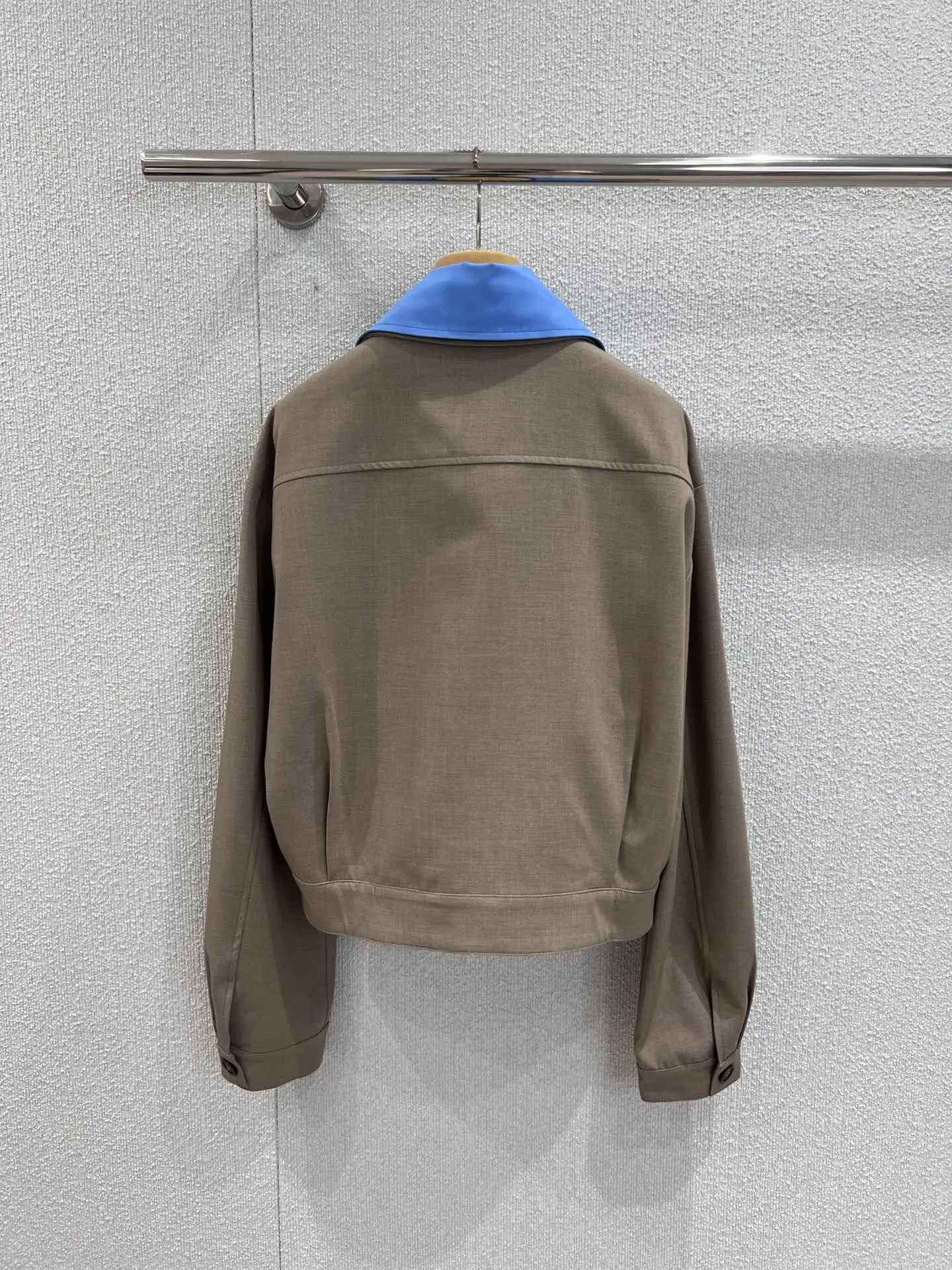 

2025 Autumn New Embroidered Logo Gabardine Blue Collar Jacket Casual And Comfortable Style