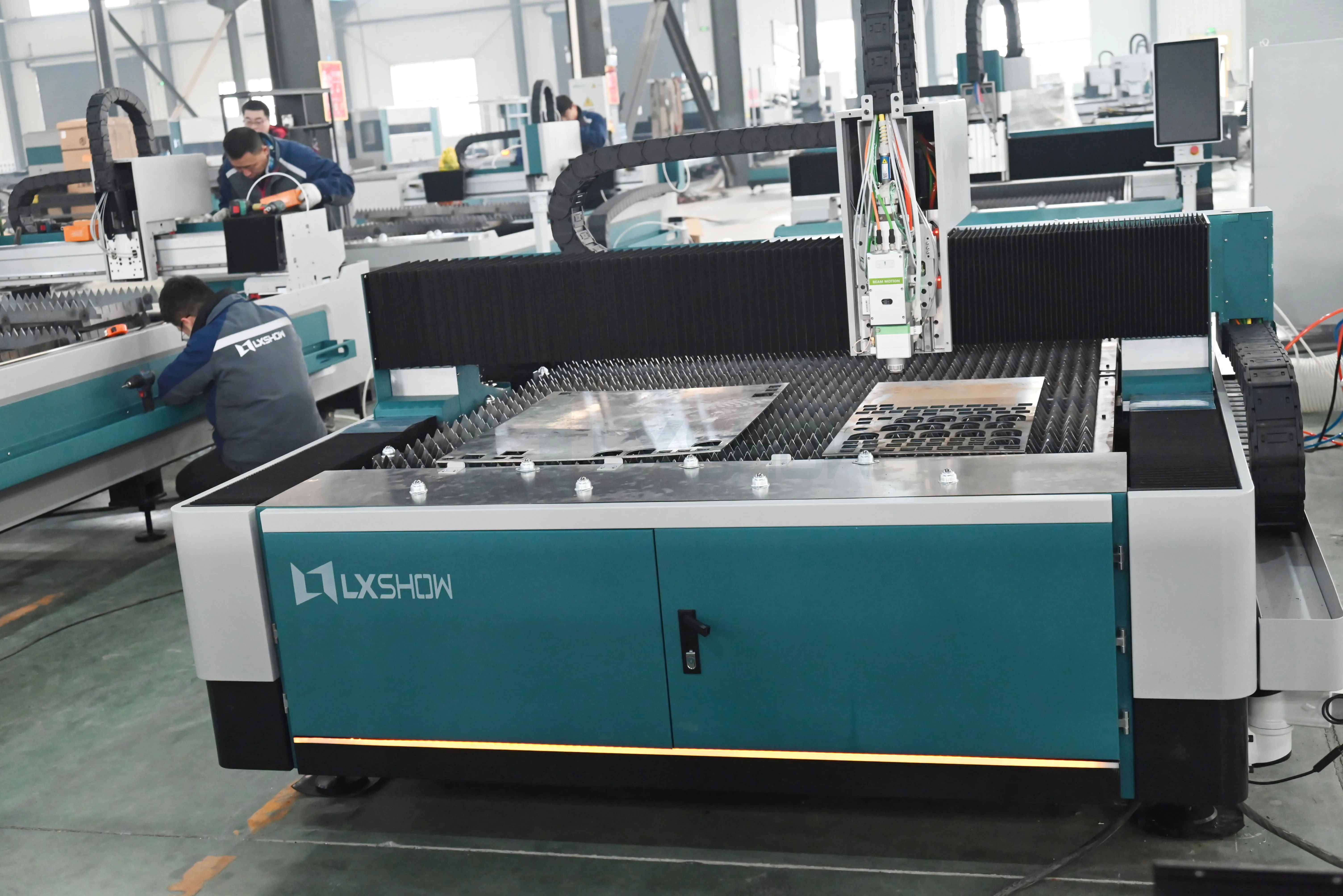 Laser Cutting Machine 3015 Agency design. One 40HQ can hold 8 units. Easy to transport. Cuts metal. Stainless steel. Carbon stee