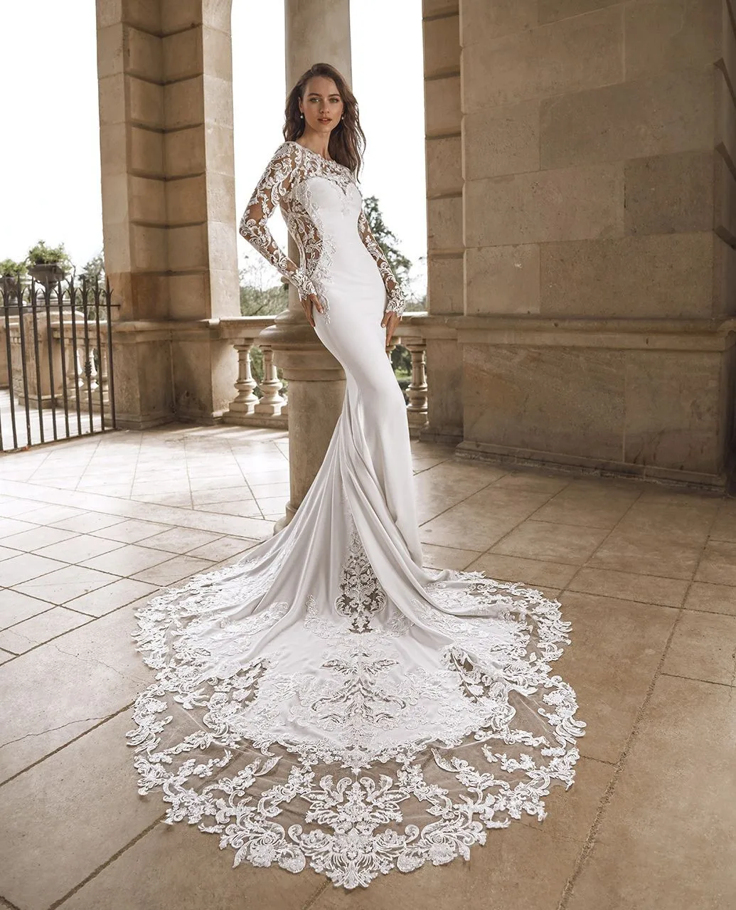 

Customized White Buttons Back Lace Wedding Dress Elegant Bohemian Bridal Party Long Sleeves Scoop Backless Bridal Gowns Charming