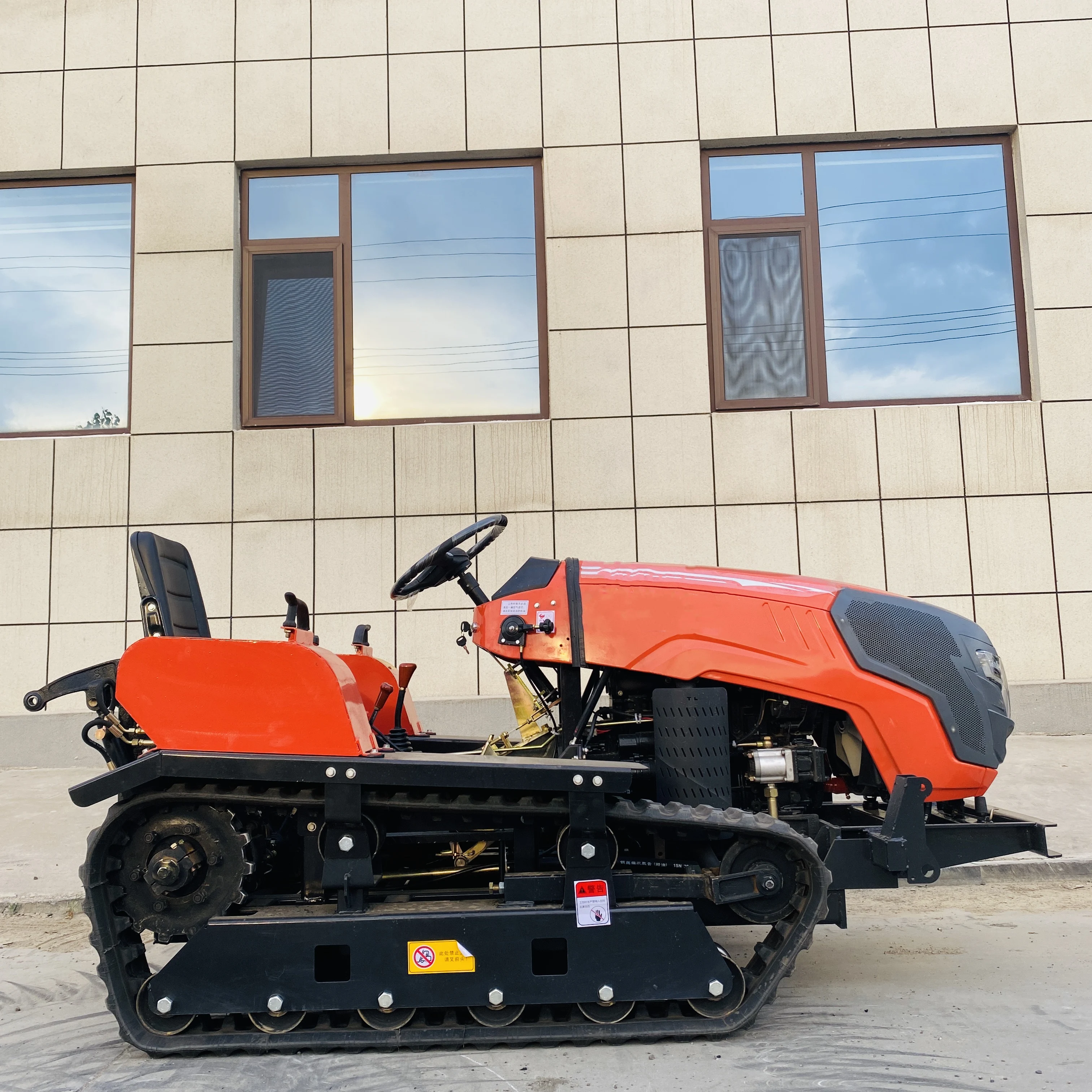 Customization 50HP Crawler Tractor Functional  Rubber Track Tractor with Accessories