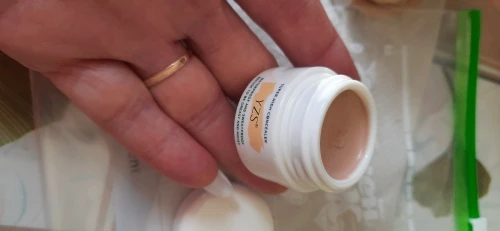 Waterproof and Long-lasting High Concealer That Perfectly Covers Scars, Dark Spots and Tattoos for a Flawless Skin Look Makeup photo review