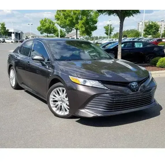 Довольно б/у TOYOTA CAMRY 2020