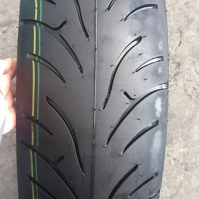 Pneu sans chambre à air de roue de moto de scooter de 190/50-17 pouces