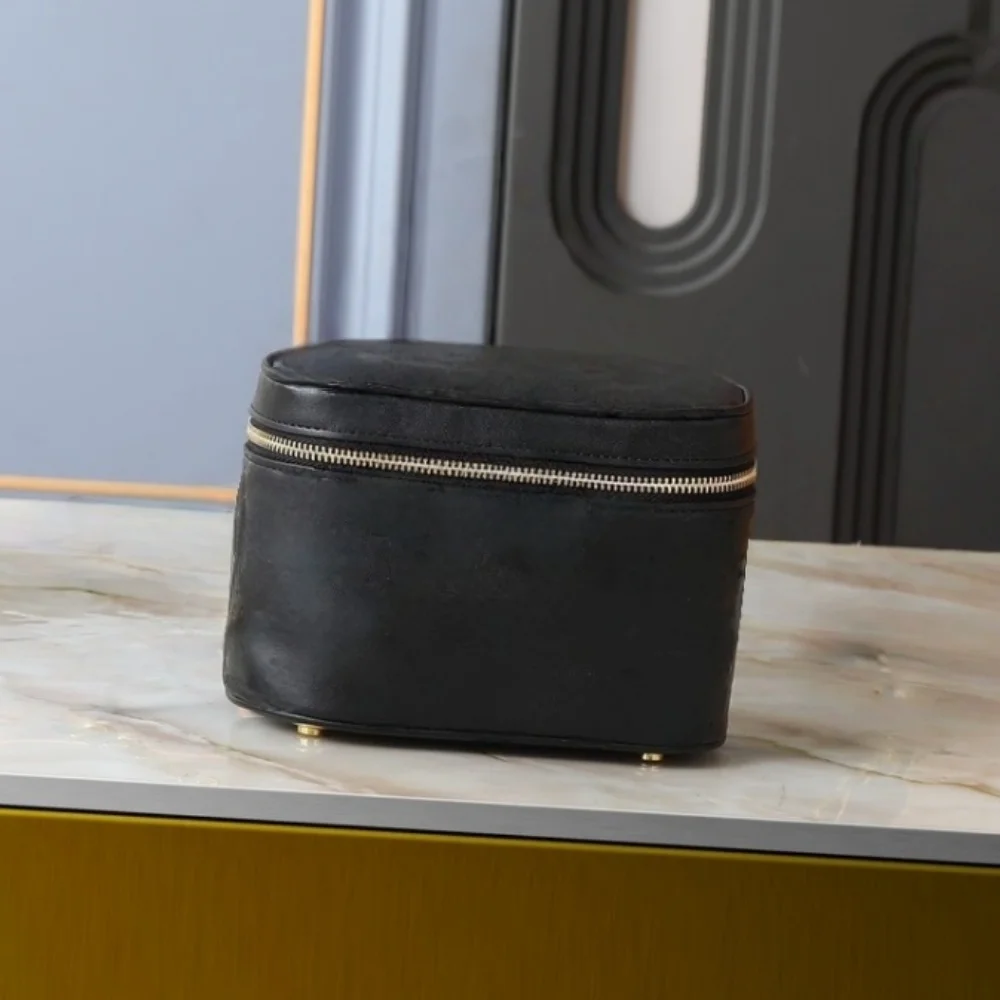 

2026 New Women's Bucket Bag, Crossbody Bag, Handbag, Available in Four Colors, Black 19×13×11cm