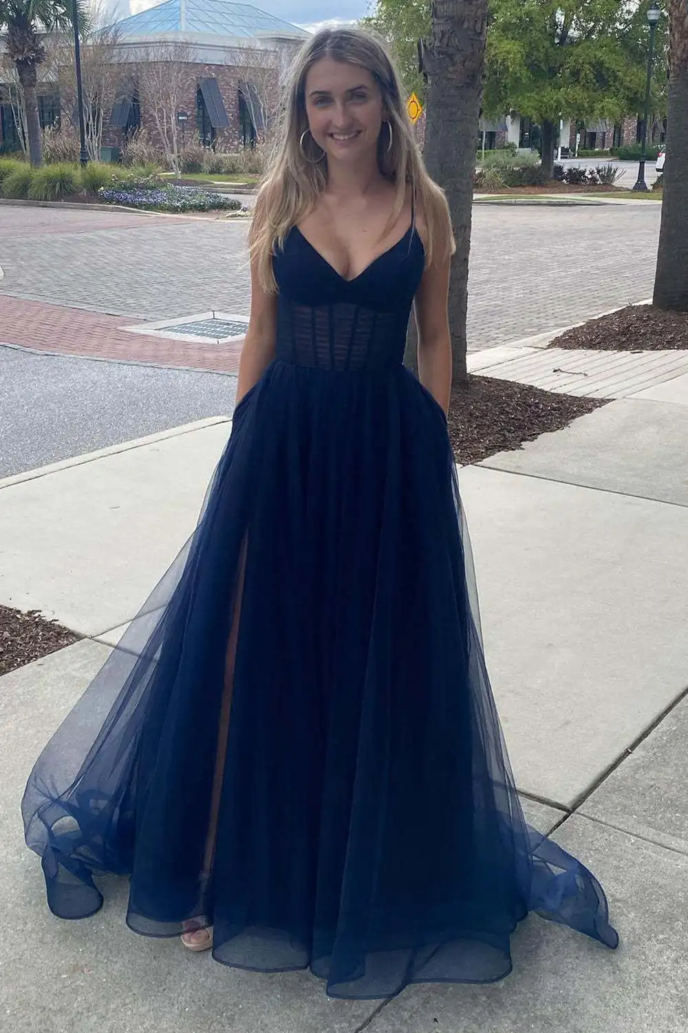 

A Line Spaghetti Straps Navy Long Prom Dress Deep V Neck Wedding Dresses فساتين سهرة Sleeveless Evening Dresses robes de soirée