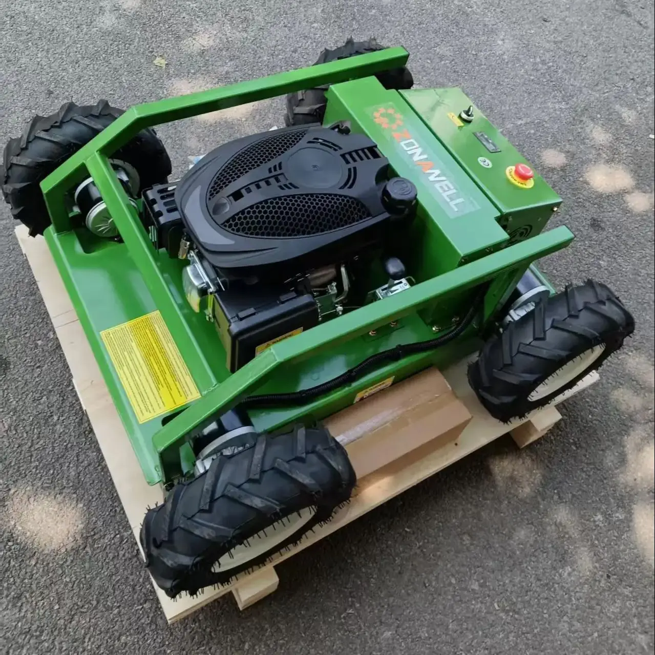 Home-use fully automatic remote-controlled lawn mower: automatic climbing, safe to use on slopes, and efficient in weeding