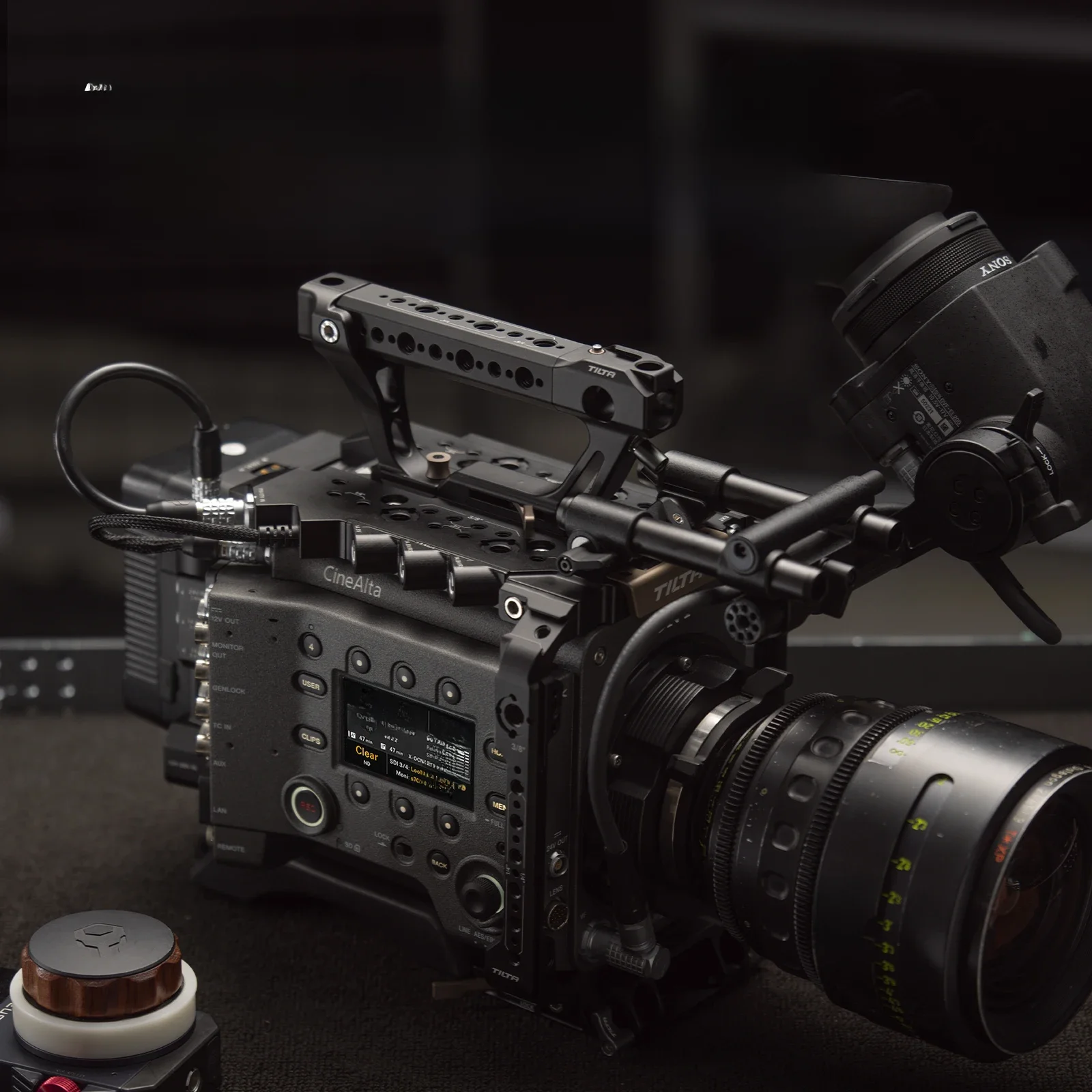 Gaiola de câmera TILAT ESR-T15-V para Sony Veneza 2 Veneza 1V-Mount e placas de bateria de montagem