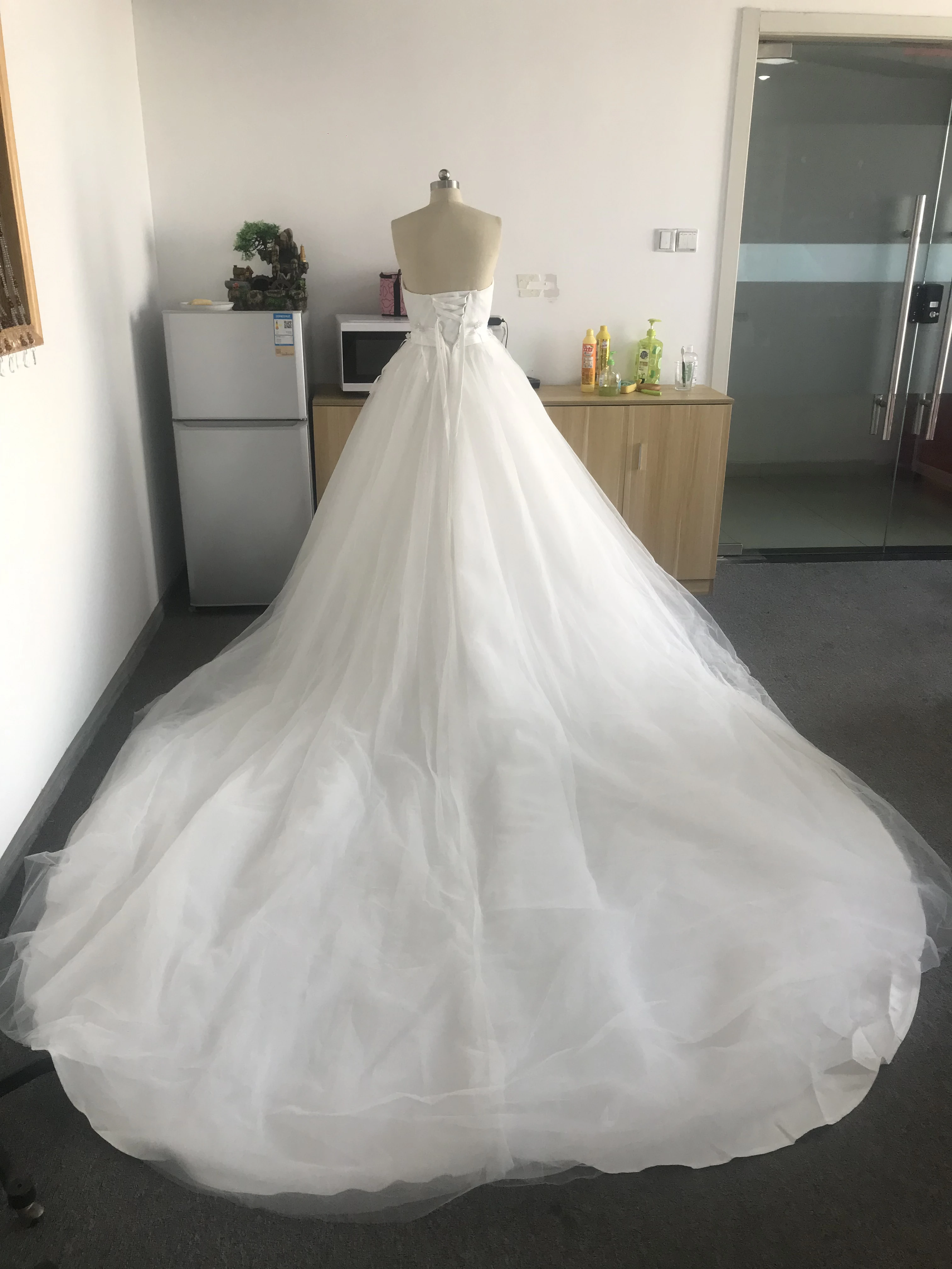 CloverBridal Cheap 150CM Long Royal Train robe de mariée 2022 Ready-To-Ship Discount Crystals Tulle White Bridal Gown WDW009