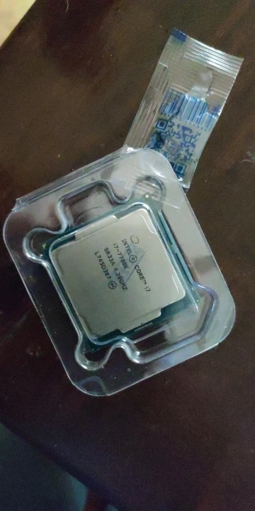 Intel Core i7 7700K 4.2GHz Quad-Core Eight-Thread 8M 91W CPU Processor LGA 1151 photo review