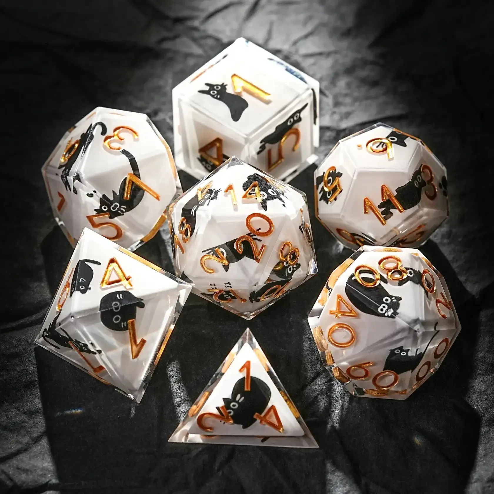 1-7szt DND Milk White Solid Resin Black Kitten Smile Cat Dice Set Wielostronne kostki wielościenne do gry RPG D&D COC — zdjęcie 2
