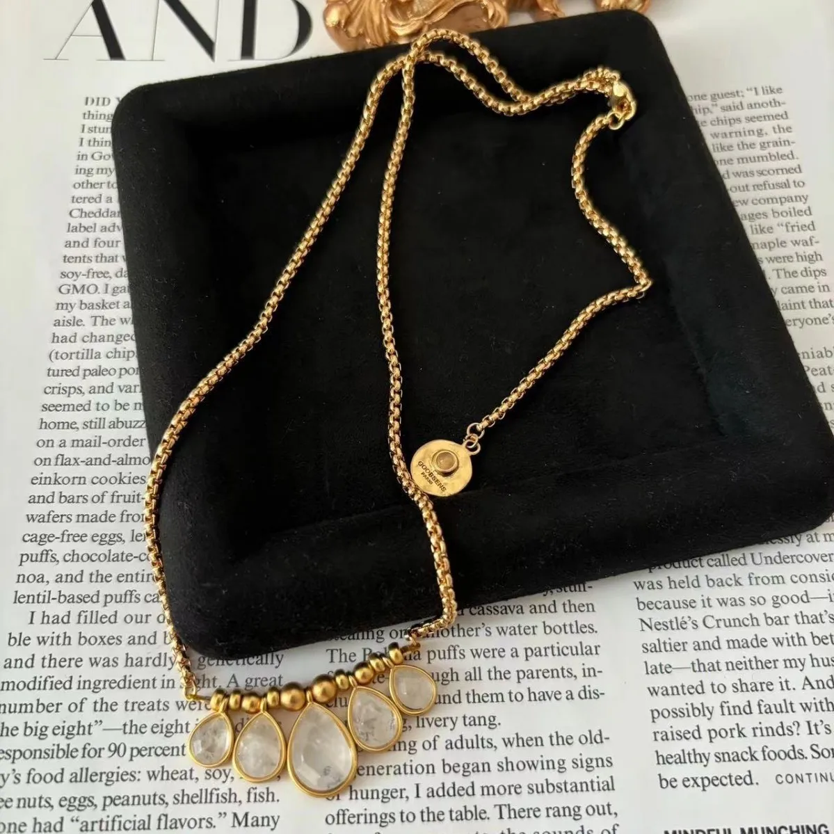 Luxury Layered Pearl and Gold Chain Necklace for Women – Asymmetrical Design with Faux Pearls and Dainty Link Chain