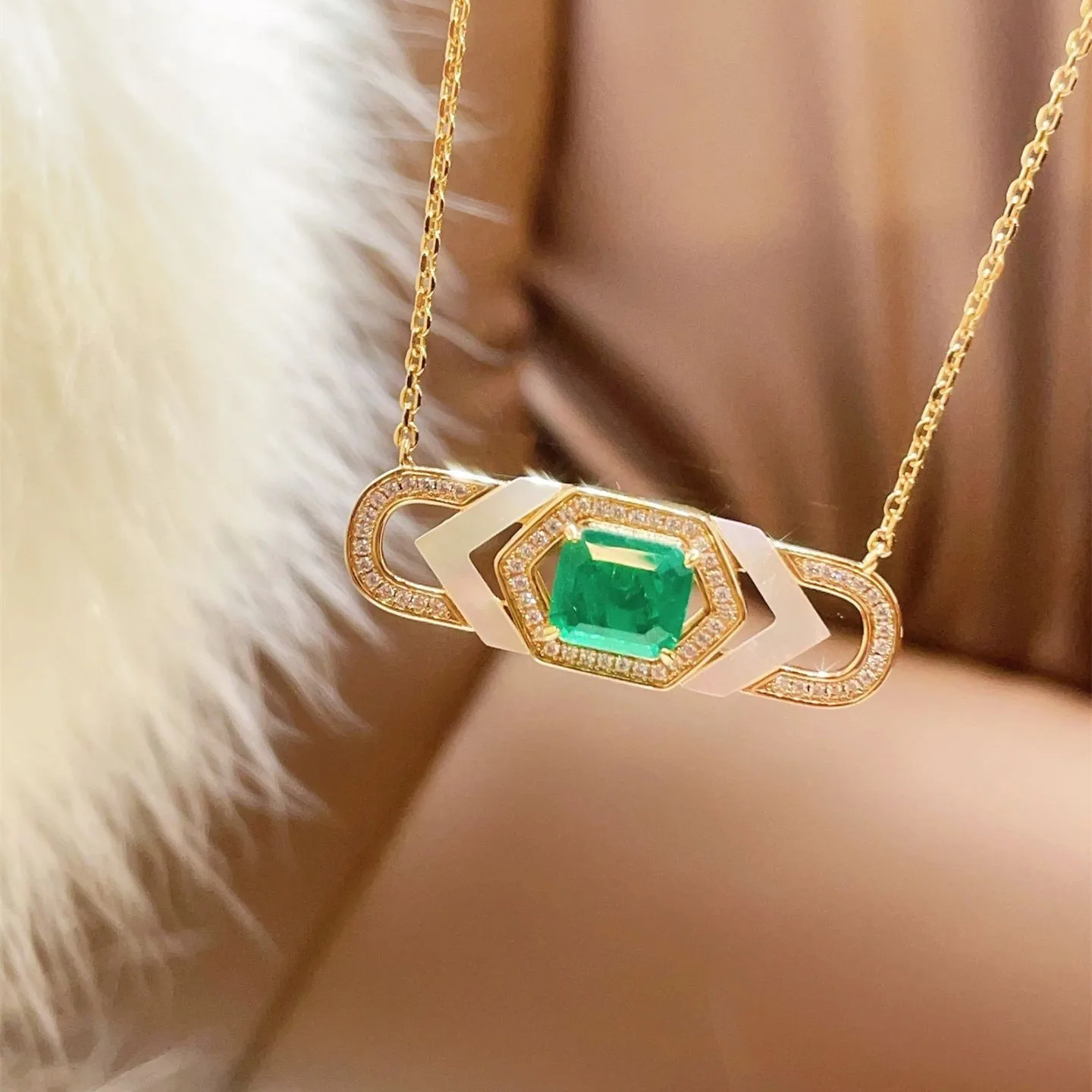 

KJJEAXCMY Boutique Jewelry Girl Natural Emerald Necklace Pendant 925 Pure Silver Plated Gold Christmas Gift for Girlfriend Weddi