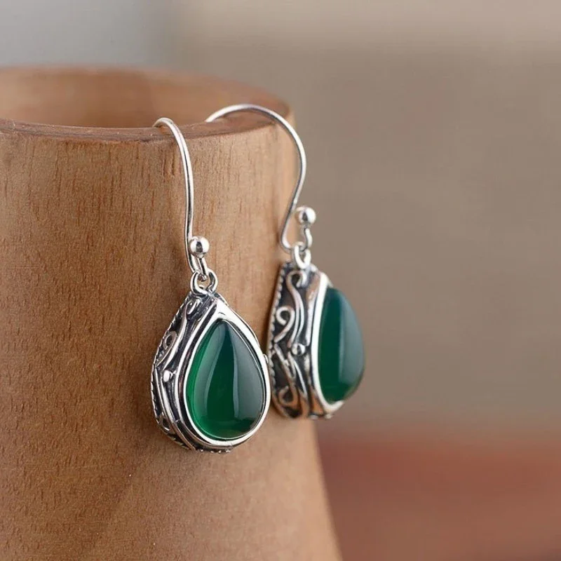 Huitan vert/rouge poire pierre boucles d'oreilles pour femmes Style ethnique esthétique sculpté motif tempérament dame boucles d'oreilles bijoux