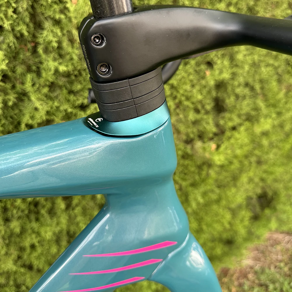 Minice Aerodynamischer EPS-geformter Carbonrahmen mit Scheibenbremse, max. 700*32C, AERO Rennrad-Rahmenset, BSA, vollständig interne Kabelführung, Lenker, DI2, mechanisch – Detail 24