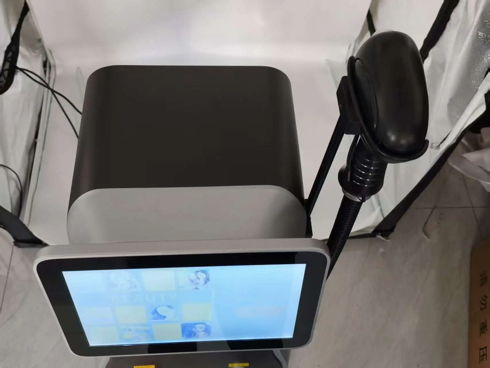 

Diode Laser755 808 1064nm Multi Wavelengths Hair Removal Machine Cooling Head Painless Laser Epilator Face Body Hair Removal