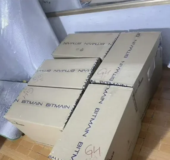 HKD Best Selling Brand NEW Bitmain Antminer S21 Pro 234T Bitcoin Miner with Power Cord