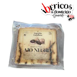 Formaggio di pecora con aglio nero: delizia artigianale in cunei da 200g