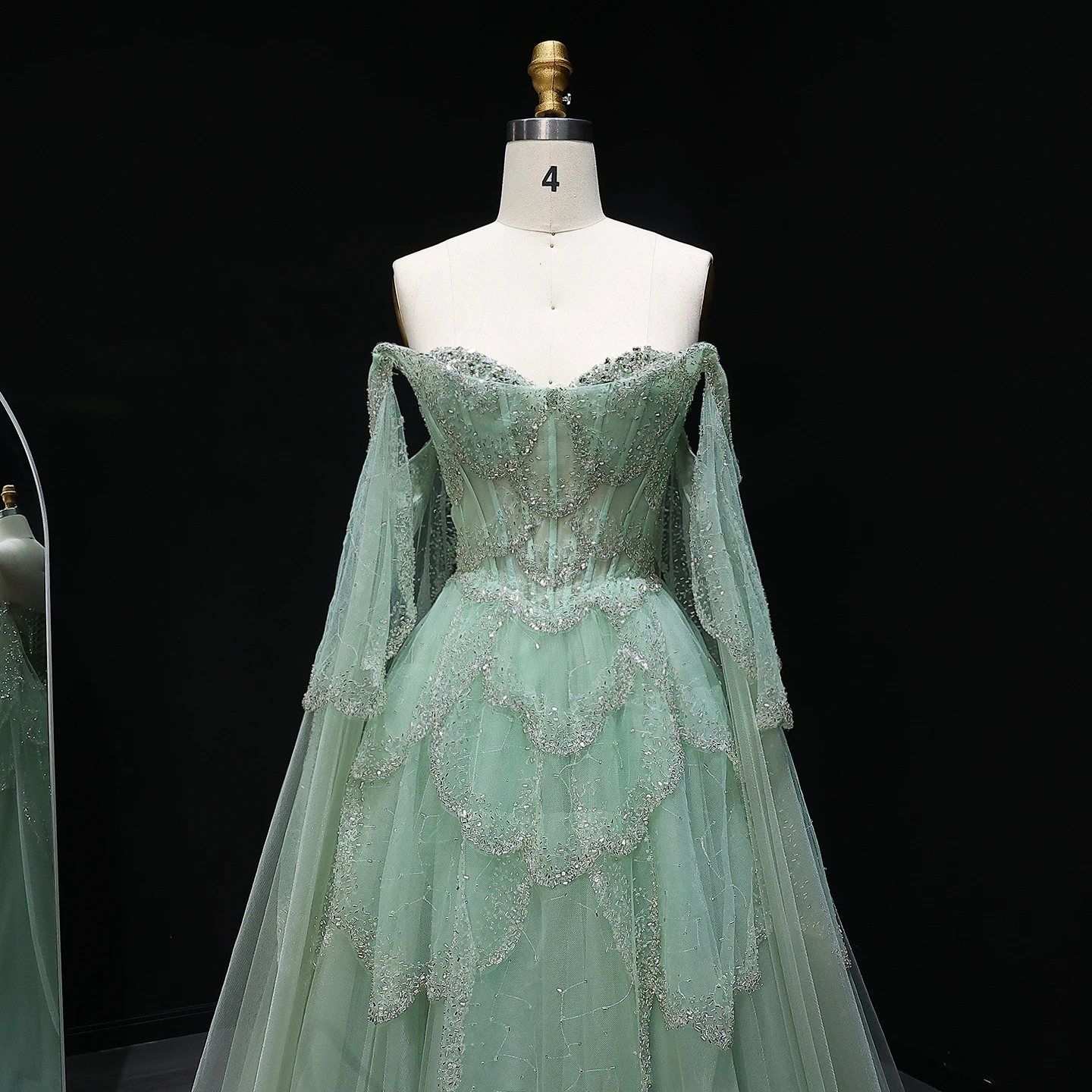 Sharon Said Luxuriöses Salbeigrünes Schulterfreies Abendkleid mit Cape-Ärmeln für Damen Hochzeitsfeier SS215 Maßanfertigung – Detail 6