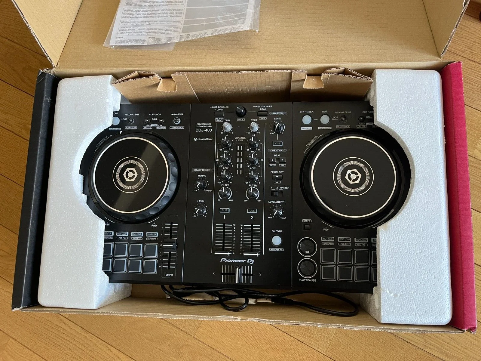 "Pioneer_DDJ_400_Portable_2_Channel_Rekordbox_DJ_Controller_Basics (1)"